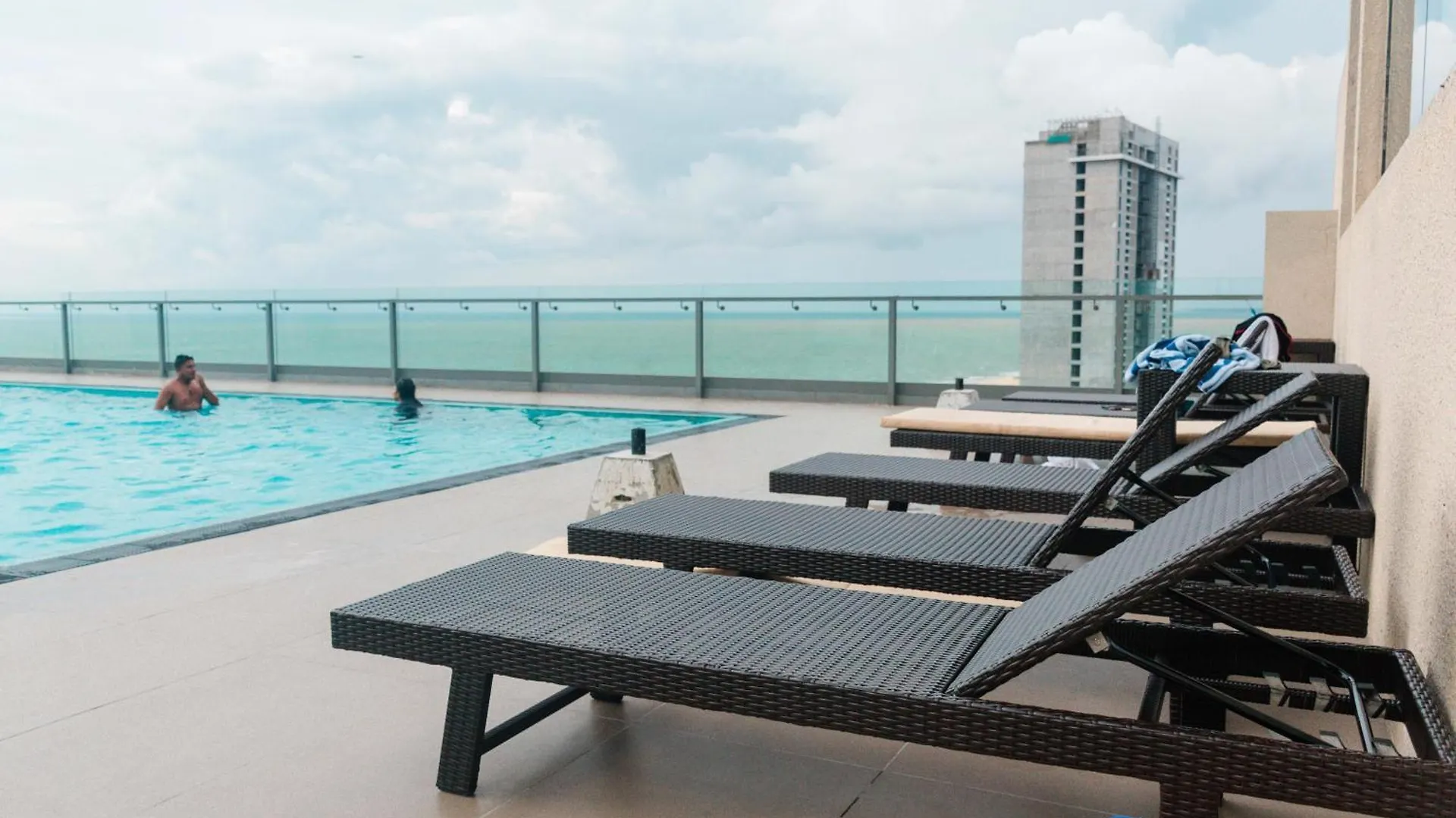 Serenity Studio Apartment By Ocean Breeze Negombo Sri Lanka
